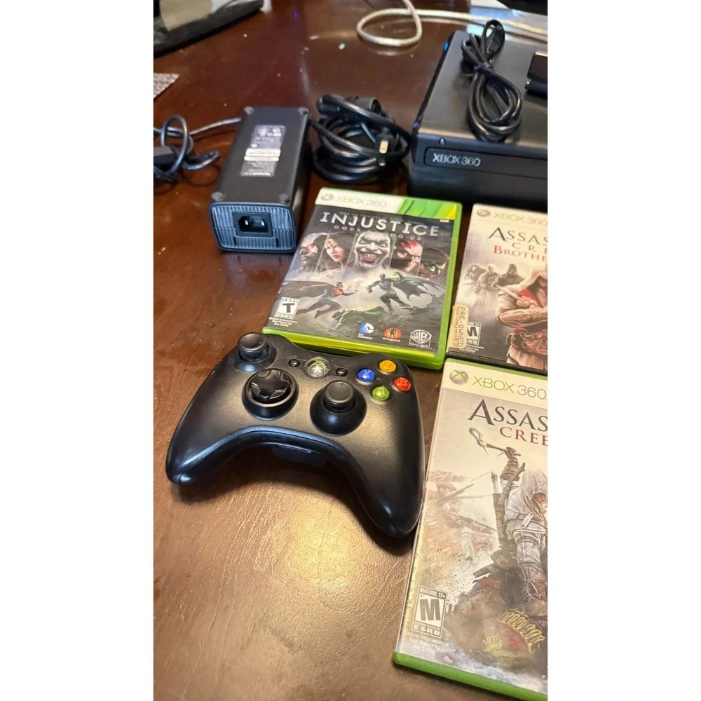 Xbox 360 game console system‎ with Kinect, 1 controller, and 5 games